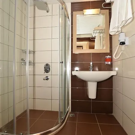 米克维公寓和酒店 3*